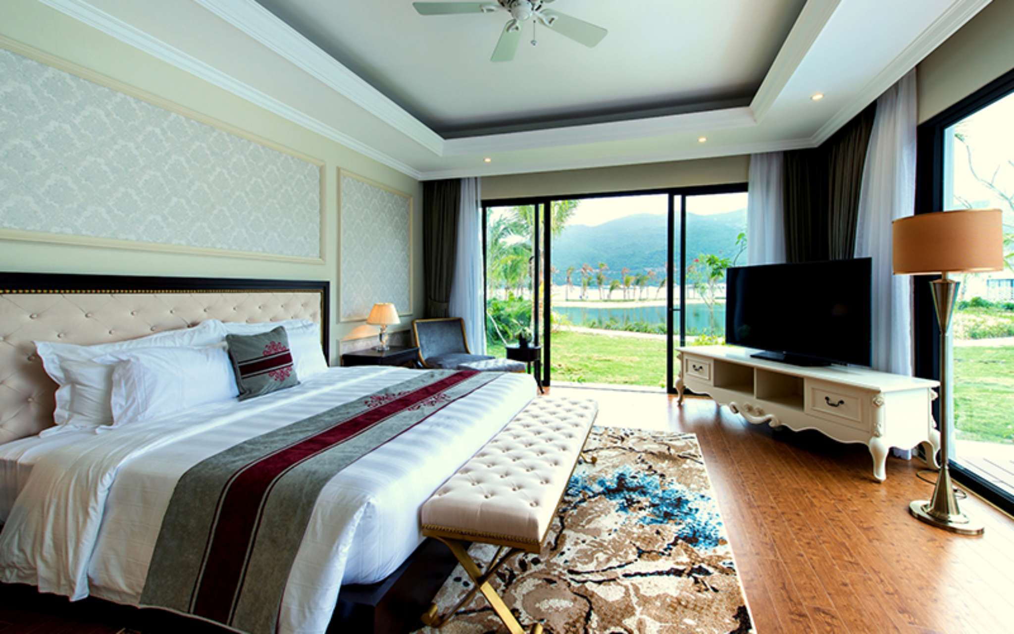 Phòng Deluxe King tại Vinpearl Resort & Spa Ha Long